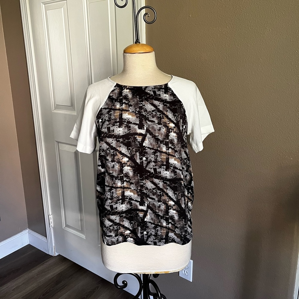 White sleeved patterned blouse